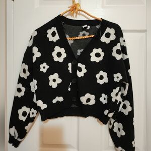 Crop black and white flower cardigan